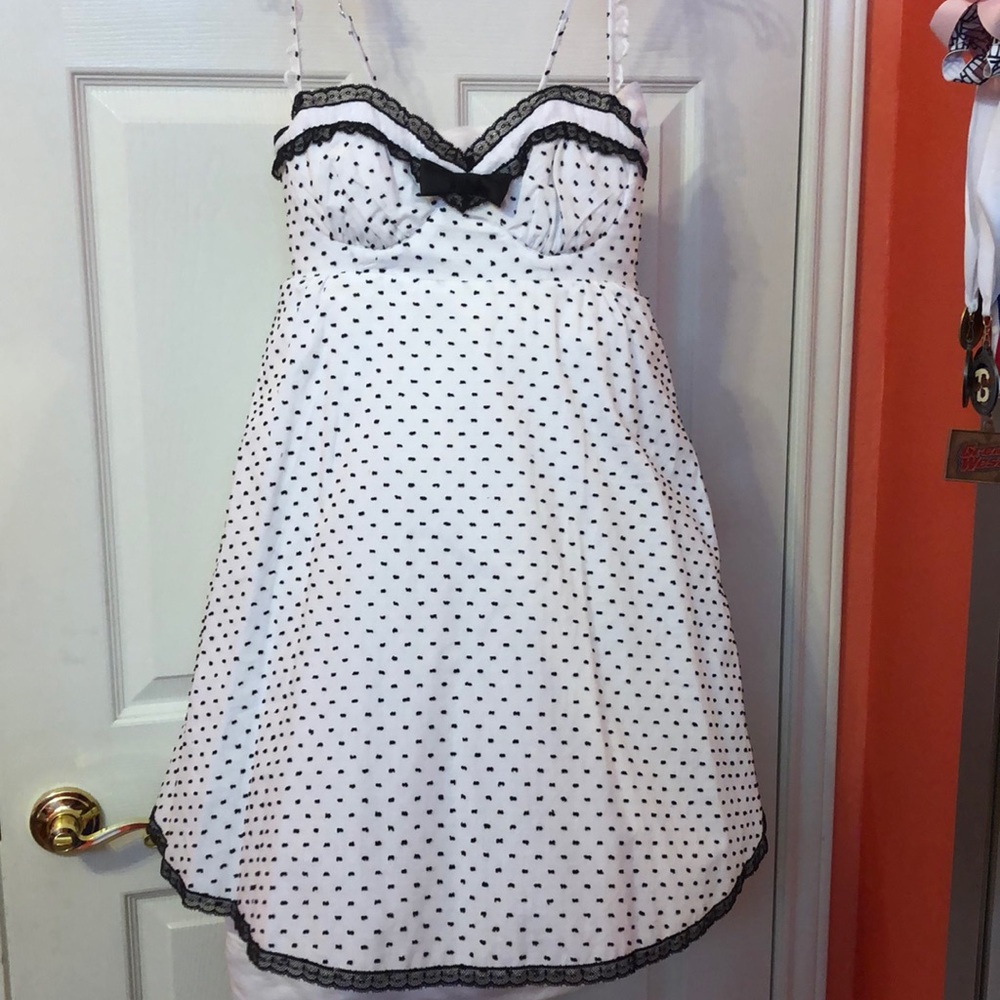 White cotton Betsy Johnson dress